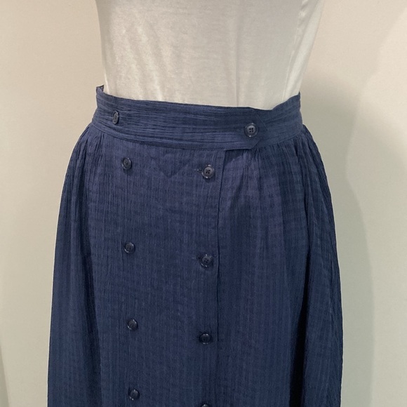 Looks Blue Pleated Buttoned Flowy Skirt Size Medium 9/10 - Picture 4 of 13